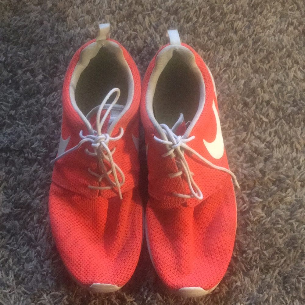 Men’s Nike Orange Roshe Run Size 12 Shoe